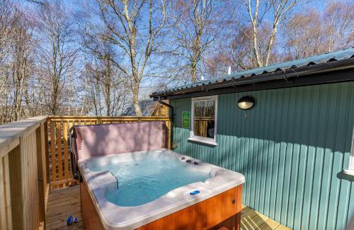 East Lewiston Maison | Heather Lodge 12 with Hot Tub