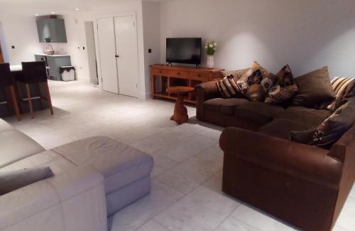 Dymock Maison | Heathside Guest Suite