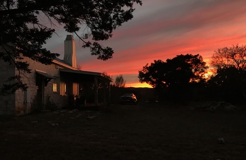 Dripping Springs Maison | Le paradis dans les collines. Bienvenue au Monticello Cottage