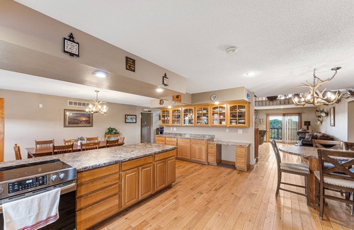 Richland Center Cabine | Heaven on the Hill nSleeps up to 25, prices based on 12 guests, events welcomed