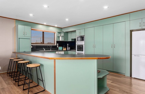 Whakatane Maison | Heavenly on Riverside - Whakatāne Holiday Home