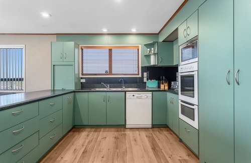 Whakatane Maison | Heavenly on Riverside - Whakatāne Holiday Home