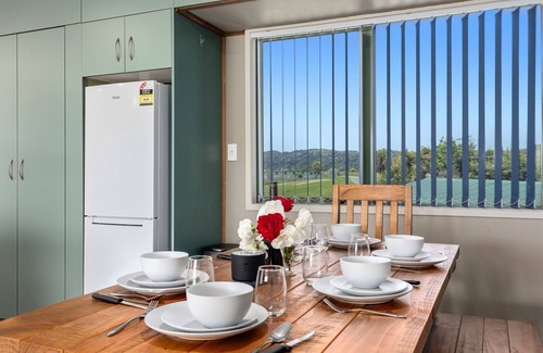 Whakatane Maison | Heavenly on Riverside - Whakatāne Holiday Home