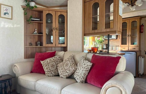 Felinfach Maison | Heavenly Retreat - spacious & peaceful with patio