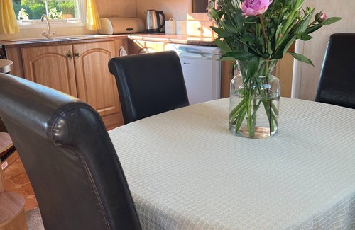 Felinfach Maison | Heavenly Retreat - spacious & peaceful with patio