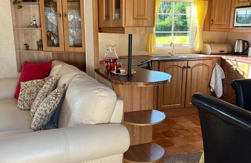Felinfach Maison | Heavenly Retreat - spacious & peaceful with patio