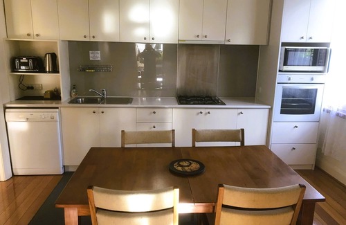 South Hobart Appartement | Cottage Hedge - Belton House