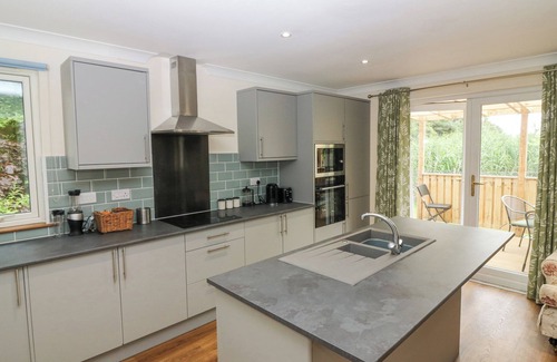 Glenrothes Cottage | HEDGEHOGS COTTAGE, pet friendly, with a garden in Glenrothes