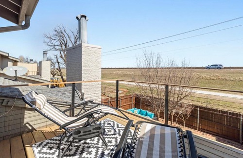 Central Oklahoma City Maison | Hefner Lake Townhome, trails, restaurants, shopping