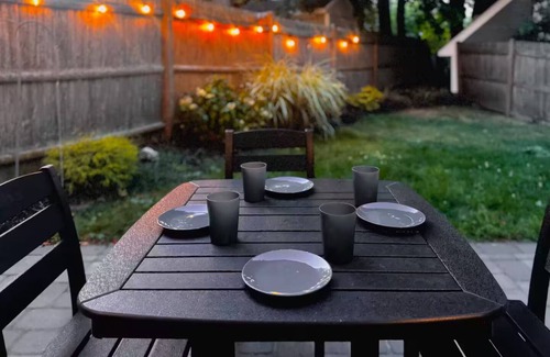 Salem Maison | Heights House - 93 Walkscore~Halloween~Grill