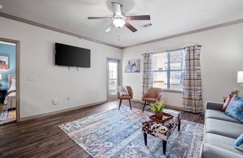 Downtown Oklahoma City Appartement | HEIRS VENTURES : WESTERN - 4mins from OKC Thunder Arena . King Bed . Pet Friendly . With Pool