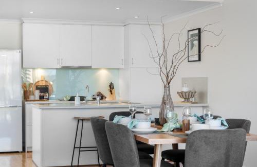 Adelaide Central Business District Maison | Helena House - A Spacious Urban Retreat