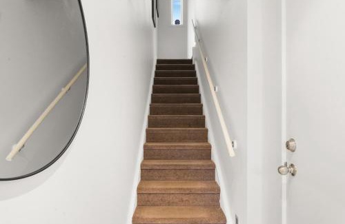 Adelaide Central Business District Maison | Helena House - A Spacious Urban Retreat