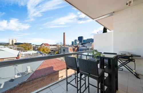 Adelaide Central Business District Maison | Helena House - A Spacious Urban Retreat