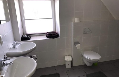 Dasing Appartement | Apartamento luminoso con amplia cocina y conexión Wi-Fi gratuita.