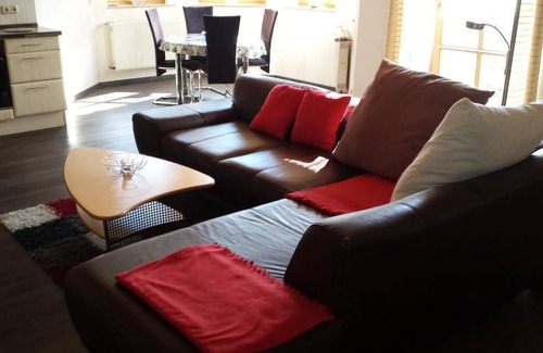 Stornstein Appartement | Lumineux, convivial, 75m² grand appartement au rez-de-chaussée avec entrée séparée