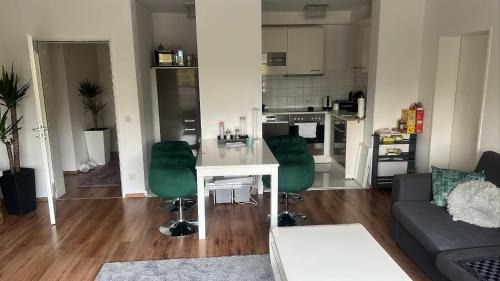 Bielefeld Appartement | Helle mit Balkon 5 Minuten zum Pool 60q central ,otopark ,Netflix