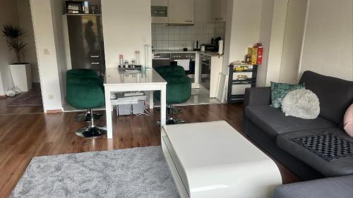 Bielefeld Appartement | Helle mit Balkon 5 Minuten zum Pool 60q central ,otopark ,Netflix