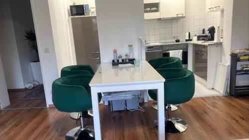 Bielefeld Appartement | Helle mit Balkon 5 Minuten zum Pool 60q central ,otopark ,Netflix