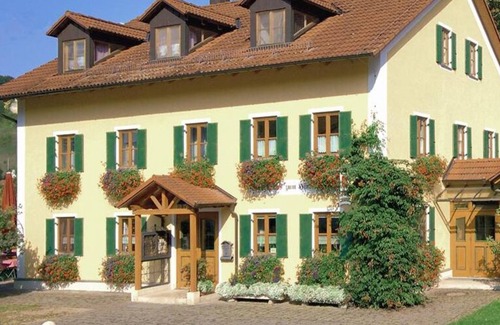 Riedenburg Appartement | Helles Doppelzimmer mit Fernseher