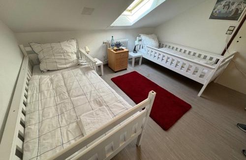 Misburg - Nord Maison | Helles Privatzimmer mit Gemeinschaftsküche und-bad