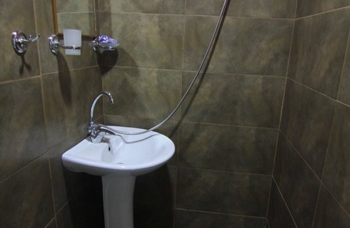 Avlabari Appartement | Hello. I'm Aleko. My apartment is located in the old part of town Avlabari.