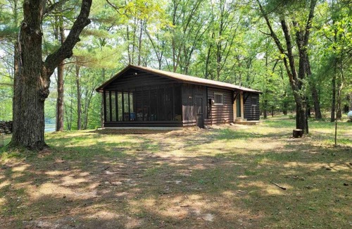 Irons Maison | Hello Sunshine Cabin - Retreat in the forest