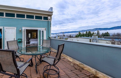 Ashland Maison | Helman Street Penthouse with a View