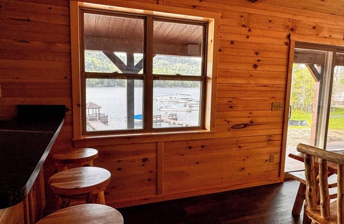 Eagle Bay Cabine | Hemlock - Big Moose Lakeside