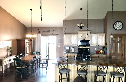 Como Maison | Hemlock Lake House