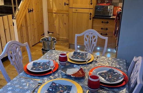 Roos Cottage | Magnifique chalet avec bain à remous, WiFi, chien bienvenus, brûleur à bois,
