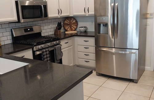 Gibson Springs Maison | Charming 3-bedroom, 2.5-bathroom house with Pool/Heated Jacuzzi in Henderson NV.