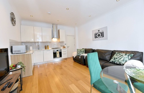 Finchley Church End Appartement | Hendon Escape- 2 bedroom, 3 Beds with en-suite Bath. Near Wembley Stadium