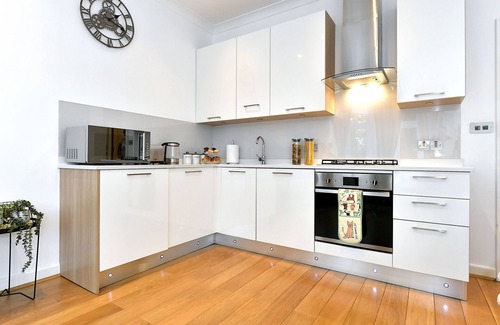Finchley Church End Appartement | Hendon Escape- 2 bedroom, 3 Beds with en-suite Bath. Near Wembley Stadium