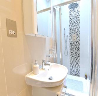 Finchley Church End Appartement | Hendon Escape Luxury Apartment with En-suite Bath