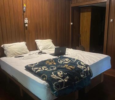 Sumberagung Maison | HENDRO'S SURF CAMP Pulau merah