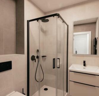Cessange Appartement | Henry's Appt with a private Suite 413 - Shared kitchen