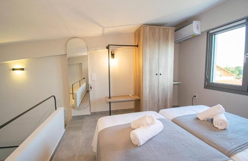 Nea Iraklia Hôtel | HERACLEA SUITES