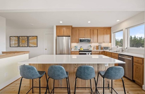 Long Beach Maison | "Here Comes the Sun" is your chance to relax with family and friends at the beach