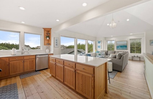 Long Beach Maison | "Here Comes the Sun" is your chance to relax with family and friends at the beach