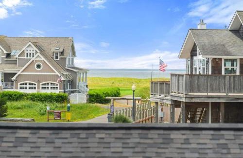 Long Beach Maison | Here Comes The Sun, Steps To The Beach