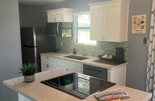 Burton Maison | Heritage House Retreat: Burton, Texas 6 guests 3 bedrooms 4 beds 2 full baths