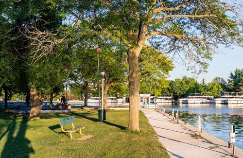 Smiths Falls Appartement | Heritage Rideau 1Br Apartment Free Parking 1