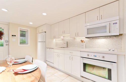 Kitsilano Appartement | Suite patrimoniale dans le centre de Kitsilano près de tout, licence # 18-549775