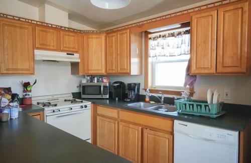 Eagle Bay Chalet De Ski | Herkimer House @ Beachfront Eagle Bay Village