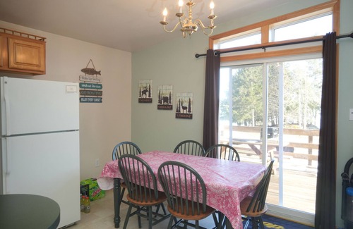 Eagle Bay Chalet De Ski | Herkimer House @ Beachfront Eagle Bay Village