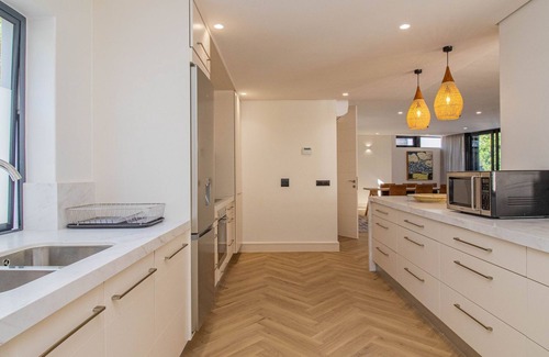 Hermanus City-Centre Appartement | 74 on Marine