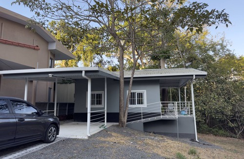 Coyolar Villa | Hermosa Casa con vista al bosque