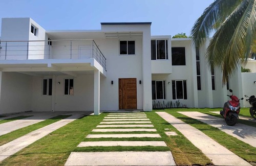 Puerto Quetzal Maison | Hermosa casa de mar