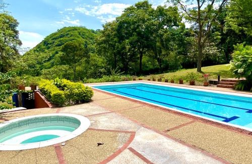 Tobia Maison | Hermosa Casa FINCA Piscina Voleibol WiFi Villeta